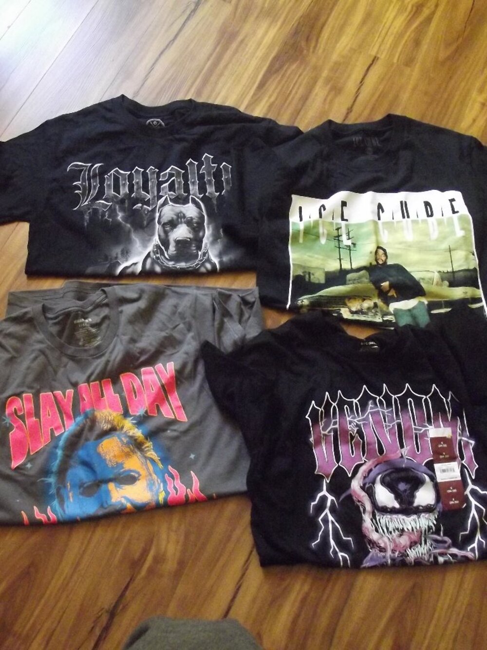---CLEARANCE--- 4 Mens Small SS T Shirts, All New With Tags